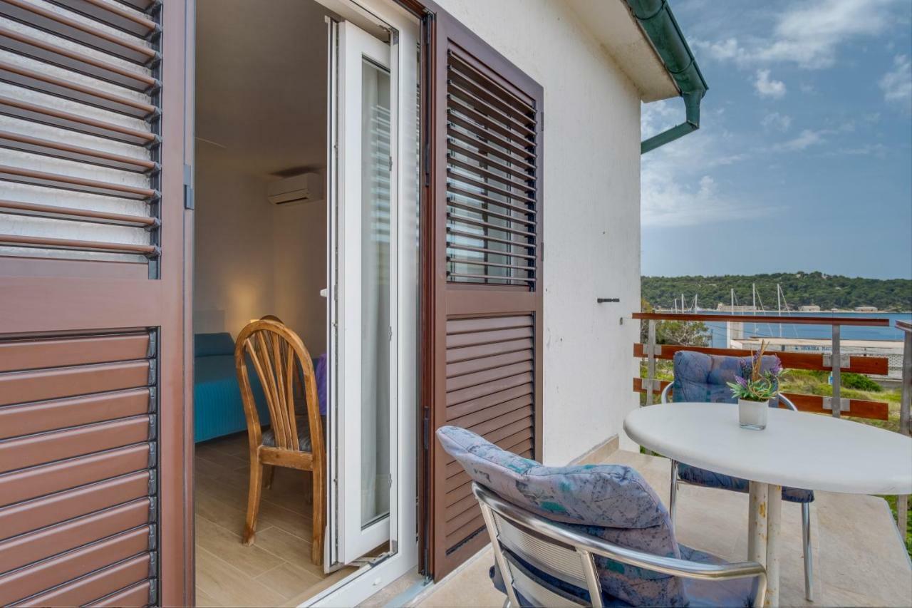 Apartment Marika Mali Losinj Exterior photo